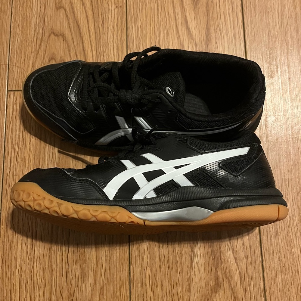 ASICS court shoes size 8